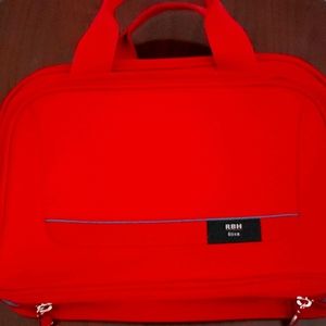 Ricardo Beverly Hills hanging toiletry travel bag